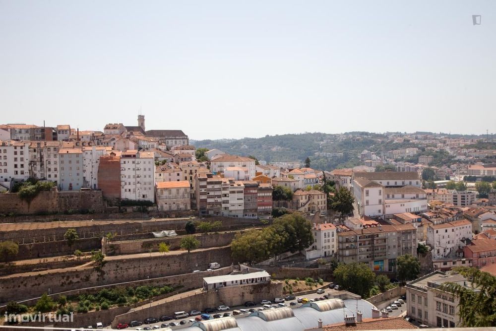 Quarto - localizado em Montes Claros Coimbra