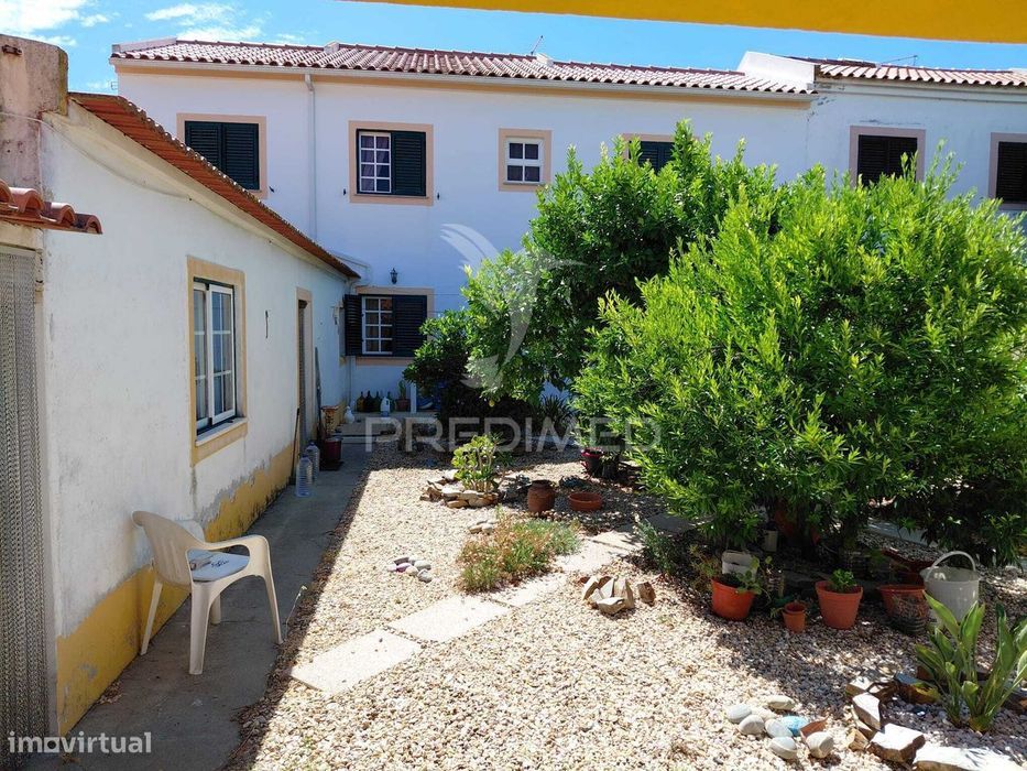 Fantástica Moradia T5 com Jardim e Garagem, Alvalade.