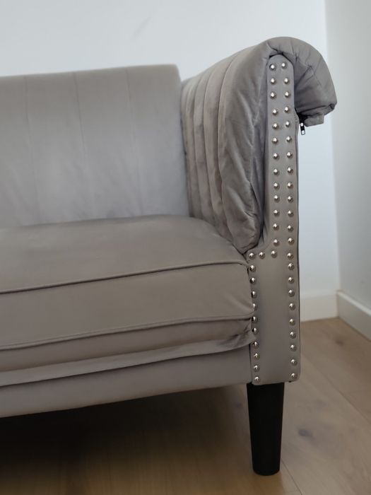 Sofá 3 Lugares em Veludo Cinzento – Elegante e em Excelente Estado