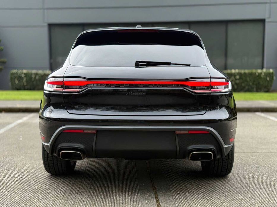 Porsche Macan      2022