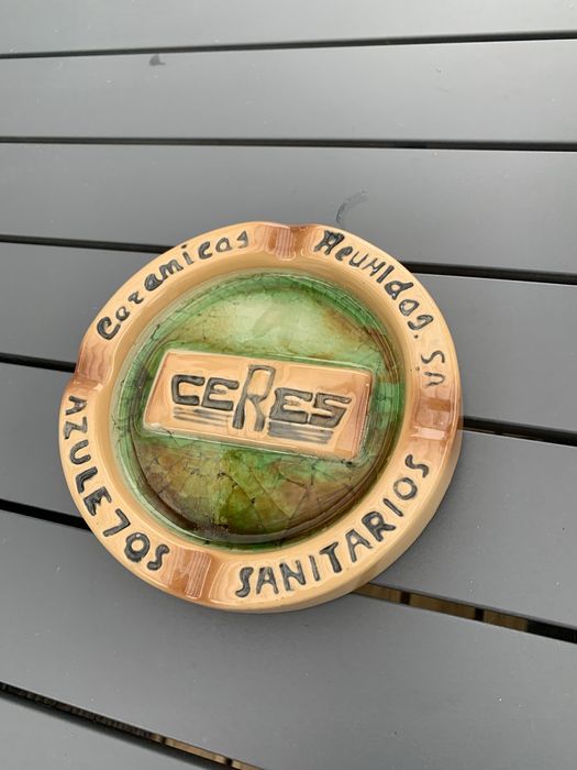 Cinzeiro de porcelana