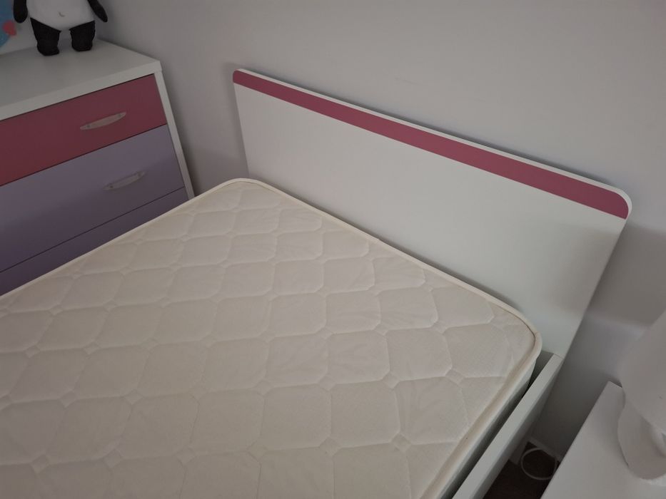 Cama Nova Branca e Rosa