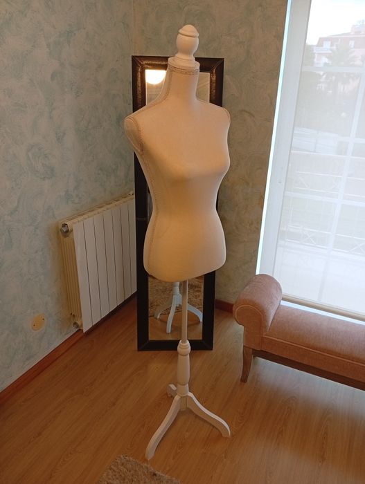 Busto Feminino de Costureira