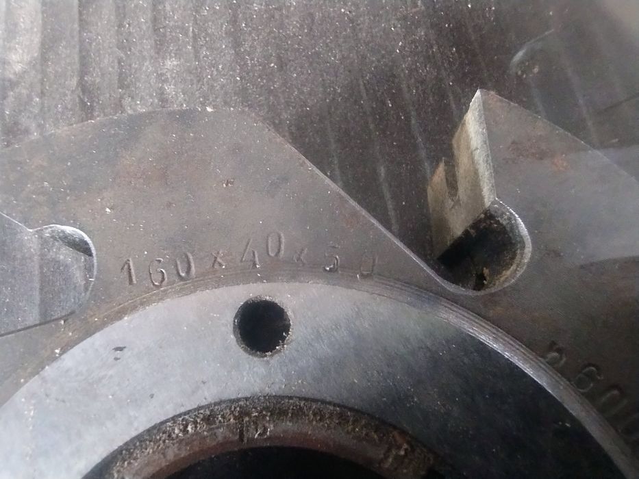 Frezy do deski podłogowej