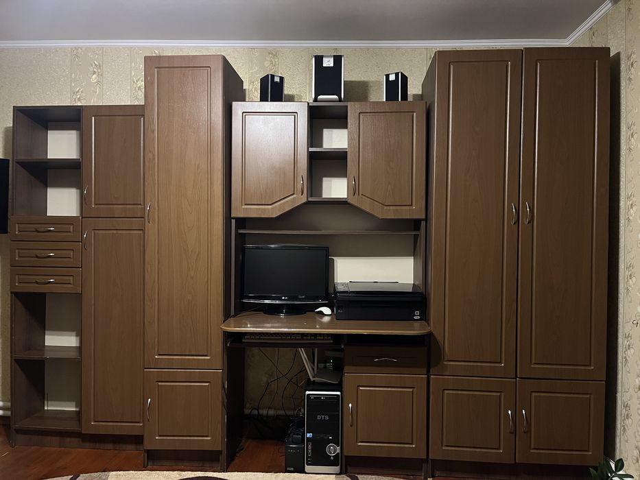 Продам стінку.