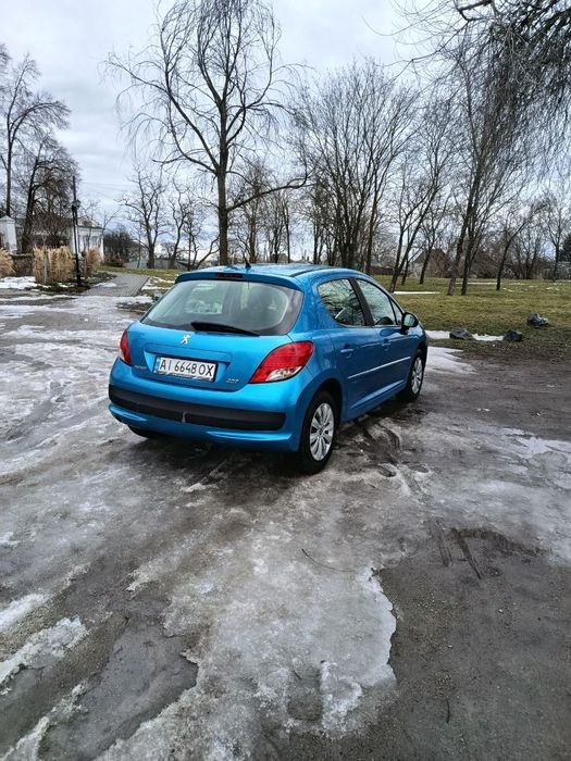 Автомобіль Peugeot 207 2012 рік