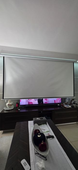 Ekran projekcyjny Overmax Automatic Screen o przekątnej 120 cali