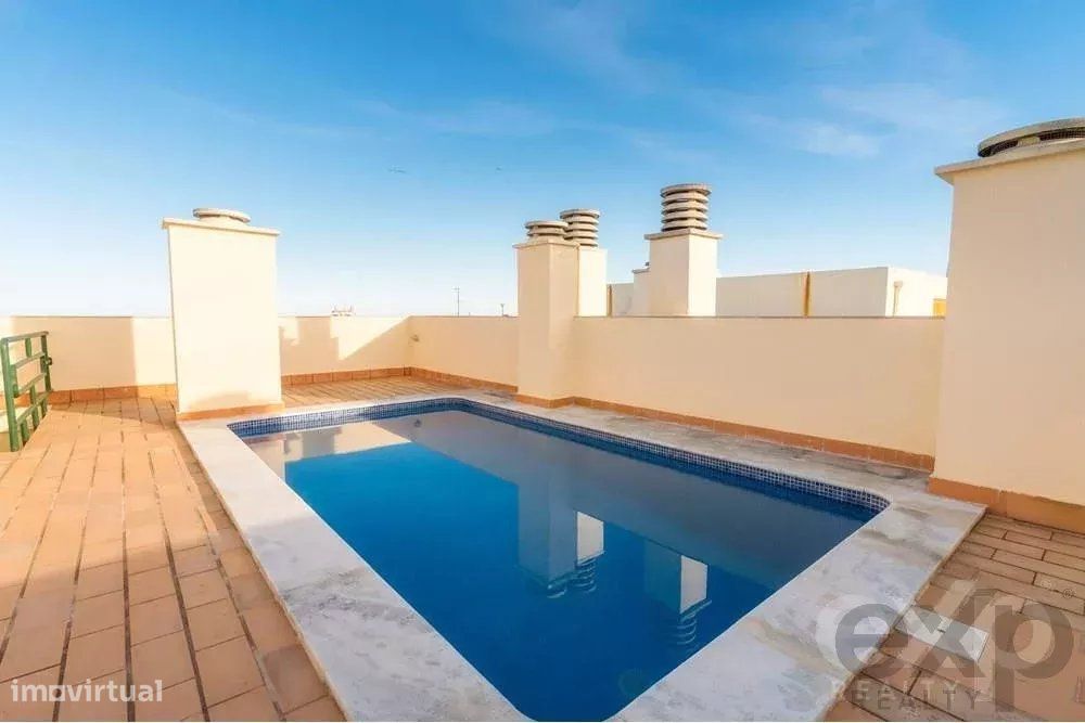Fabuloso apartamento T5 triplex com piscina e amplos terraços no centr