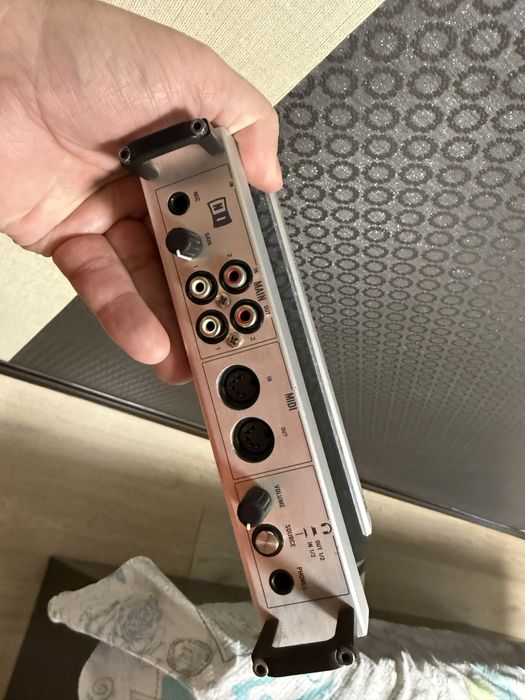 Traktor scrach A10 Аудіокарта для діджея