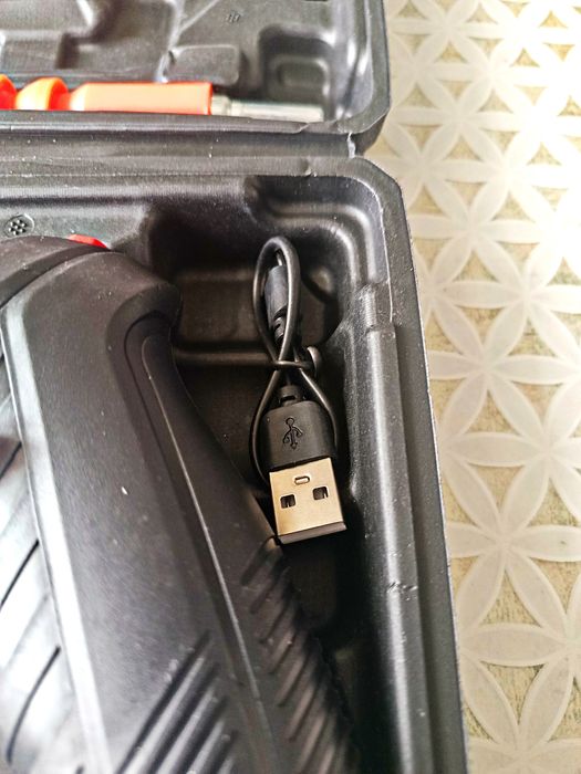 Набір акумуляторного шуруповерта