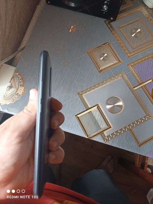 Продам Redmi 9 4/64