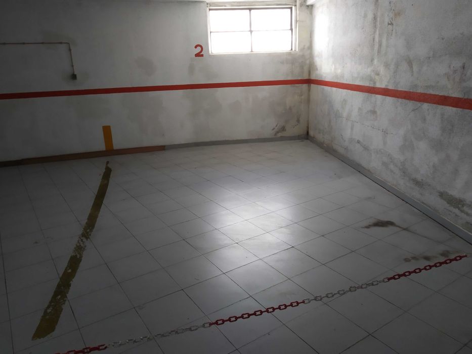 Garagens para arrendamento - Cacém / Rio de Mouro / Rinchoa