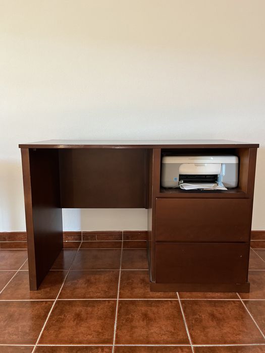 Secretária usada para escritório