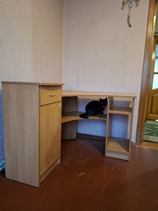 Продам стіл комп'ютерний