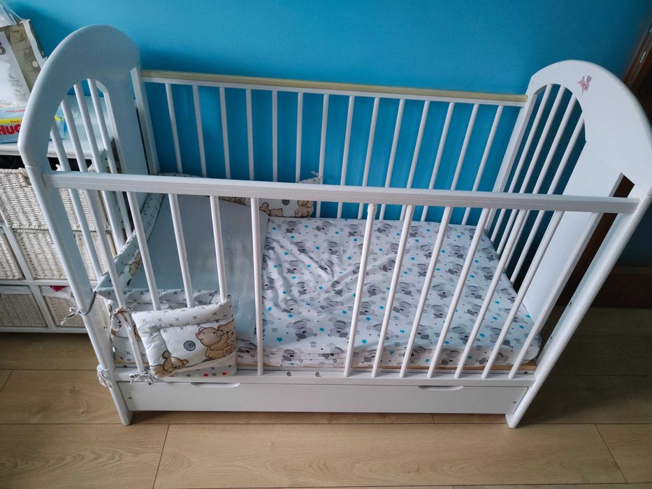 Łóżeczko z materacem plus dodatki