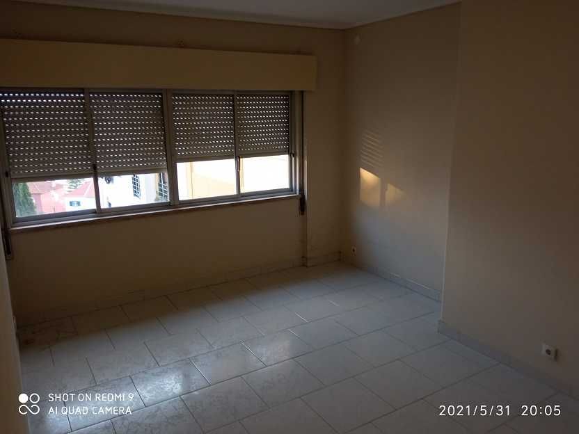 T2 Calçada dos Mestres 7, prédio com porteiro