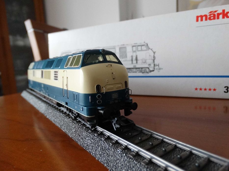 Marklin BR 221 Digital H0 branca e azul