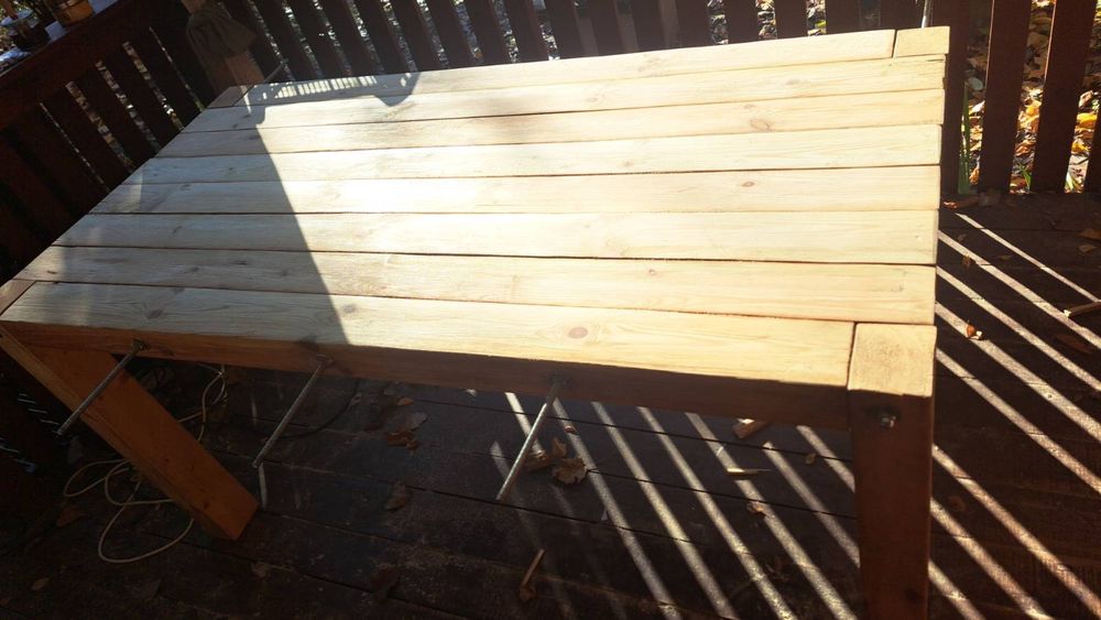 Stół z belek sosnowych