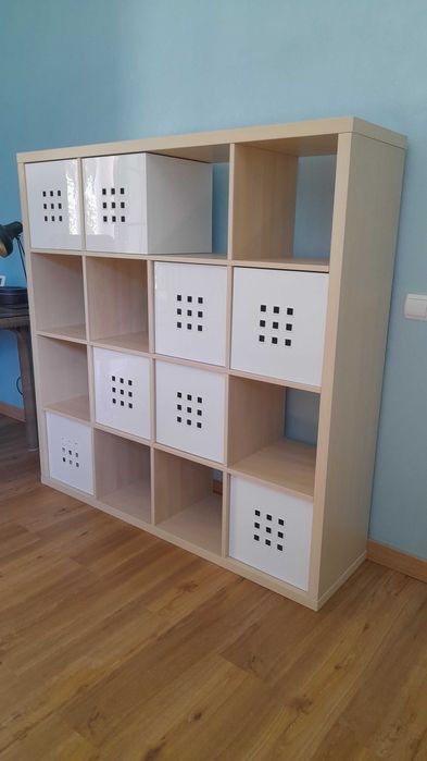 Móvel de arrumação com compartimentos