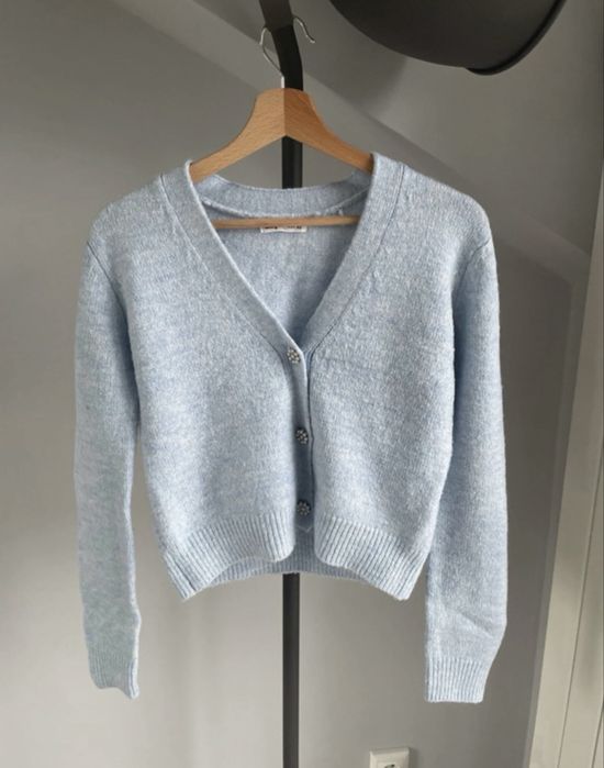 Śliczny błękitny sweterek