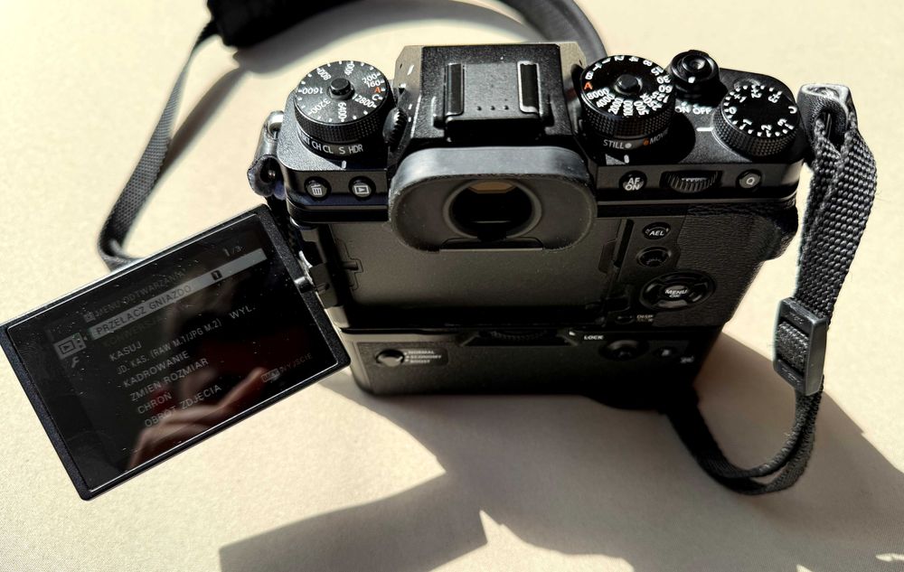 Aparat Fujifilm X-T4 czarny komplet + Grip VG-XT4