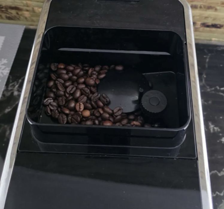 Компактна автоматична кавомашина Tchibo Esperto Caffè (Гарний стан!)