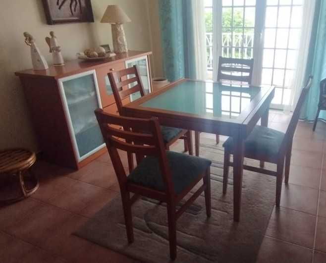 Mesa de sala e aparador