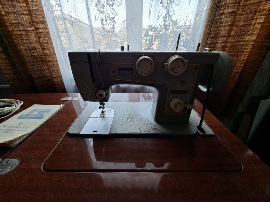Продам швейну машинку Подольск