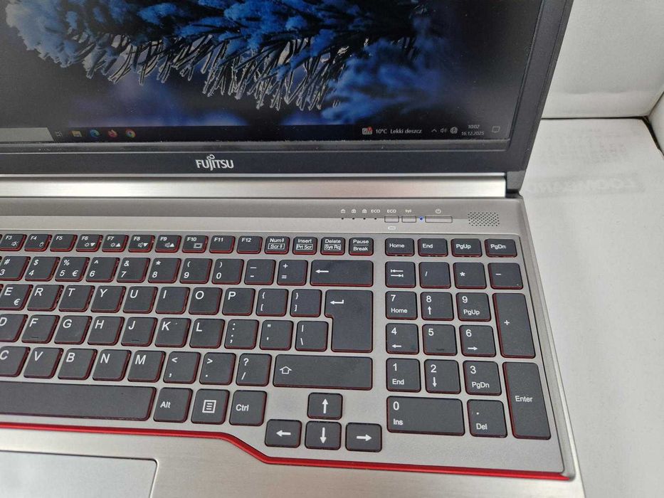 Laptop Fujitsu Siemes Lifebook E754 i5/500GB/16GB zasilacz