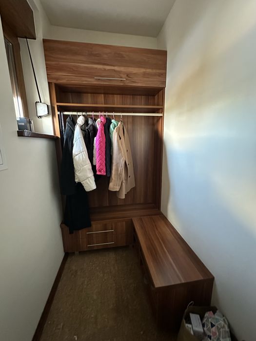 Szafa na kurtki garderobe.