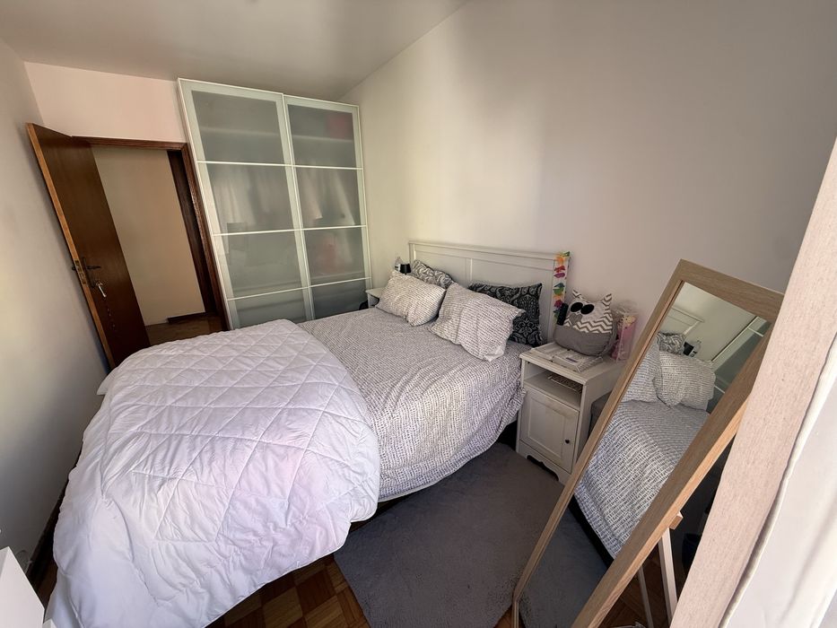 Maravilhoso quarto individual M  em Setúbal, despesas incluídas, entrada em  Outubro!!