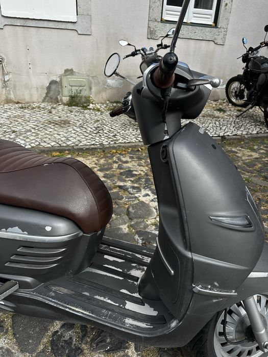 Scooter Peugeot Django 125