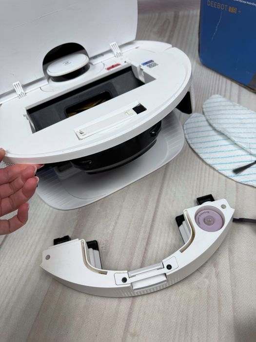 Ecovacs Deebot T9+ Робот пилосос зі станцією самоочищення