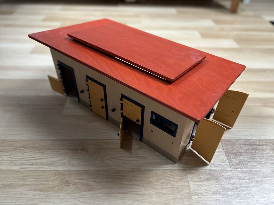 Domek stajnia dla konikow Schleich