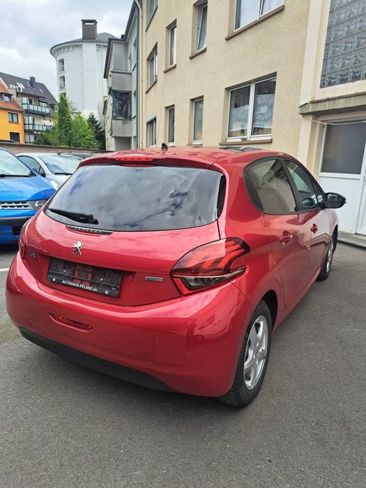 Peugeot 208 — fotografia 3