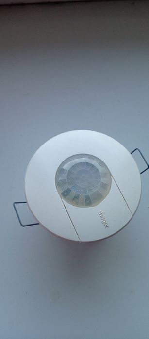 Датчик руху і присутності