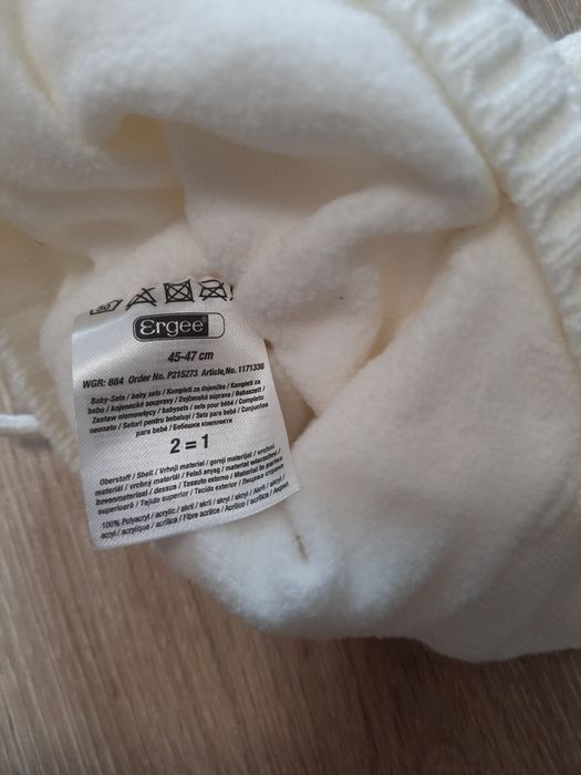 Шапка та рукавички для дівчинки