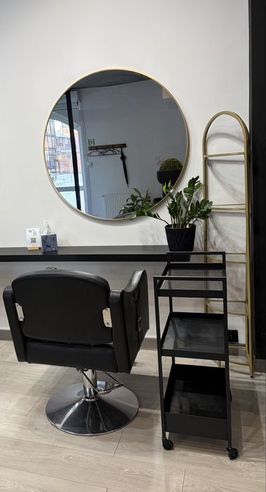 Wynajmę stanowisko fryzjerskie