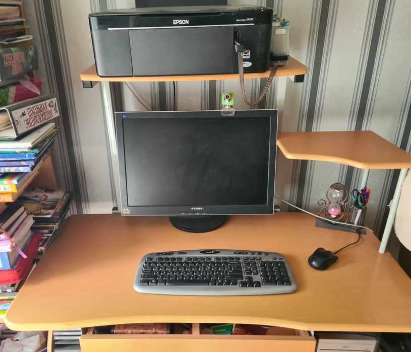 Стіл компютерний б/в.