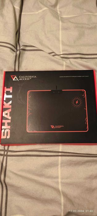 podkładka gamingowa pod myszkę RGB z ładowarką bezprzewodową