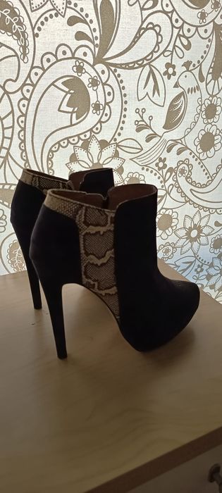 Botins pretos Lefties