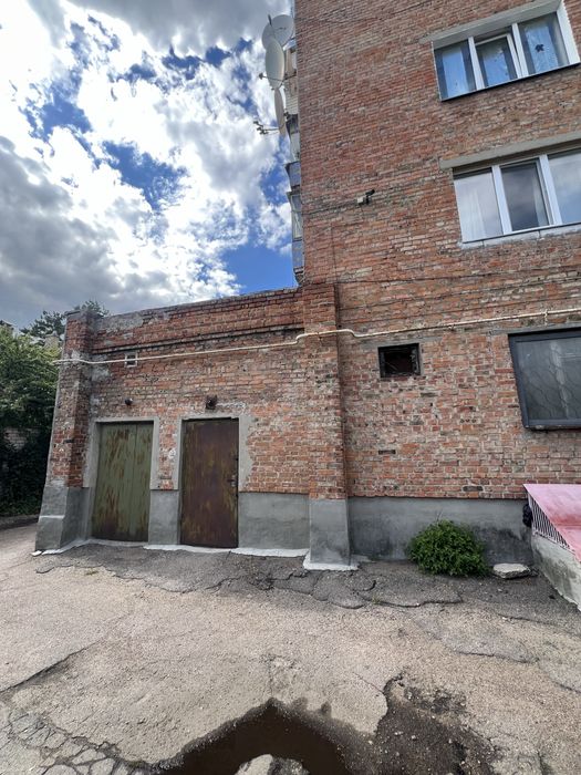 Оренда комерції 402 м² , 1$ м², довгостроково, вул. Пальохи 1