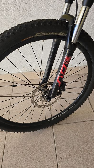 Bicicleta Mondraker Ventura preta/vermelha costumizada