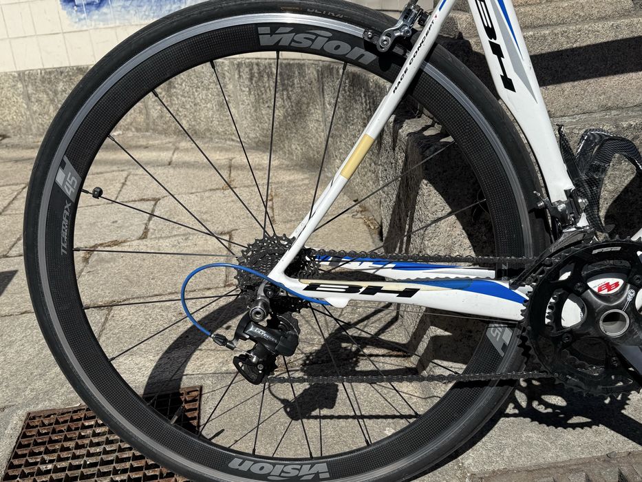 Vendo bicicleta toda em carbono