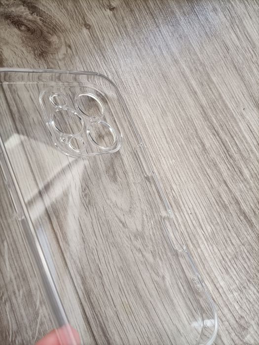 Nowe przezroczyste etui na iPhone 16 pro
