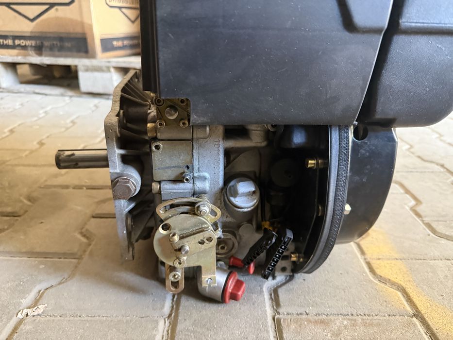 Silnik do traktorka stiga park diesel 1b30 hatz