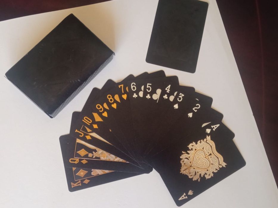 Conjunto de cartas em ouro negro