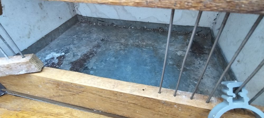 Клетка деревянная. Для птицы, птиц. Размер 40 х 25 см. Глубина 27 см.