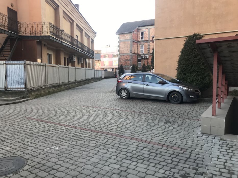Оренда паркомісця в центрі Мукачева