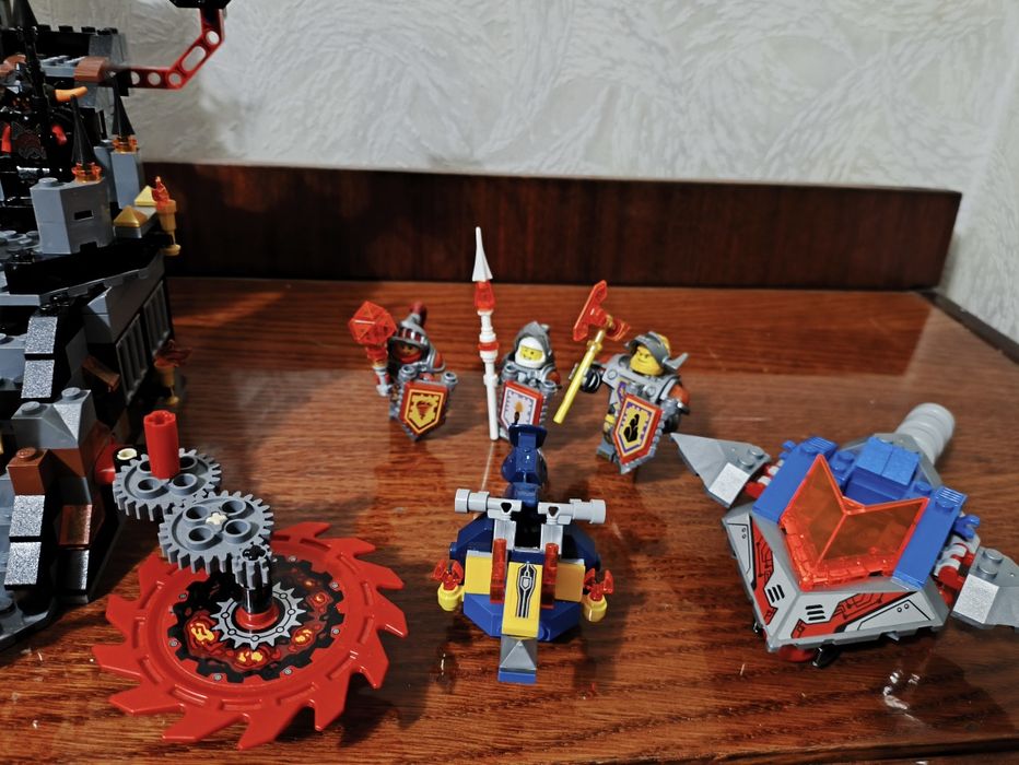 Конструктор Lego Nexo Knights 70323 Jestro's Volcano lair.
На 1186 дет